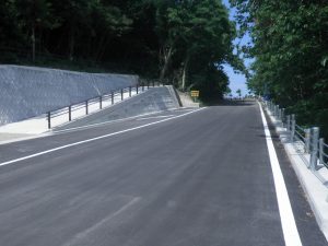 (国債)県道鴨川停車場五色台線 道路改築工事(第2工区)(舗装工)写真